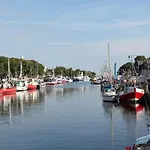 Gorgeous Holiday Home in Lutten Klein near the Sea