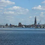 Gorgeous Holiday Home in Lutten Klein near the Sea